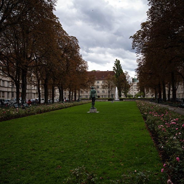 Ceciliengärten - Die Statuen