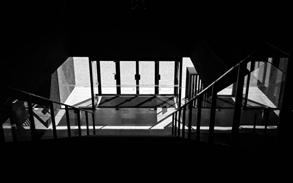 Maria Regina Martyrum - Treppe Eingangshalle